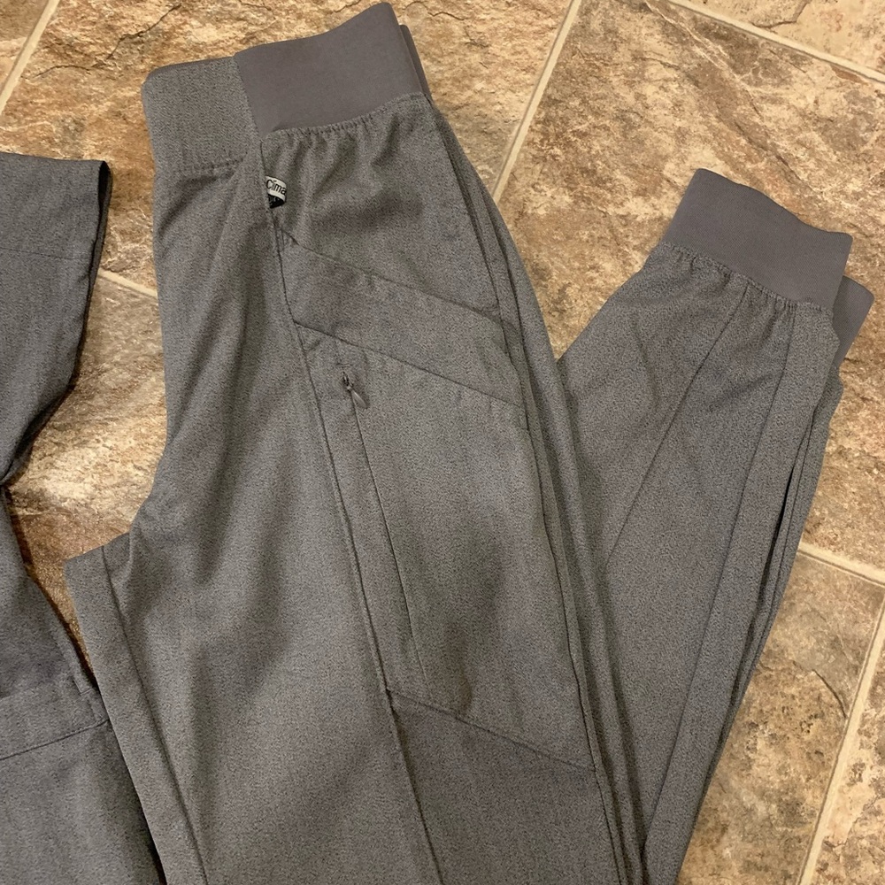 ClimateRight Grey Scrub Set - Picture 2 of 5